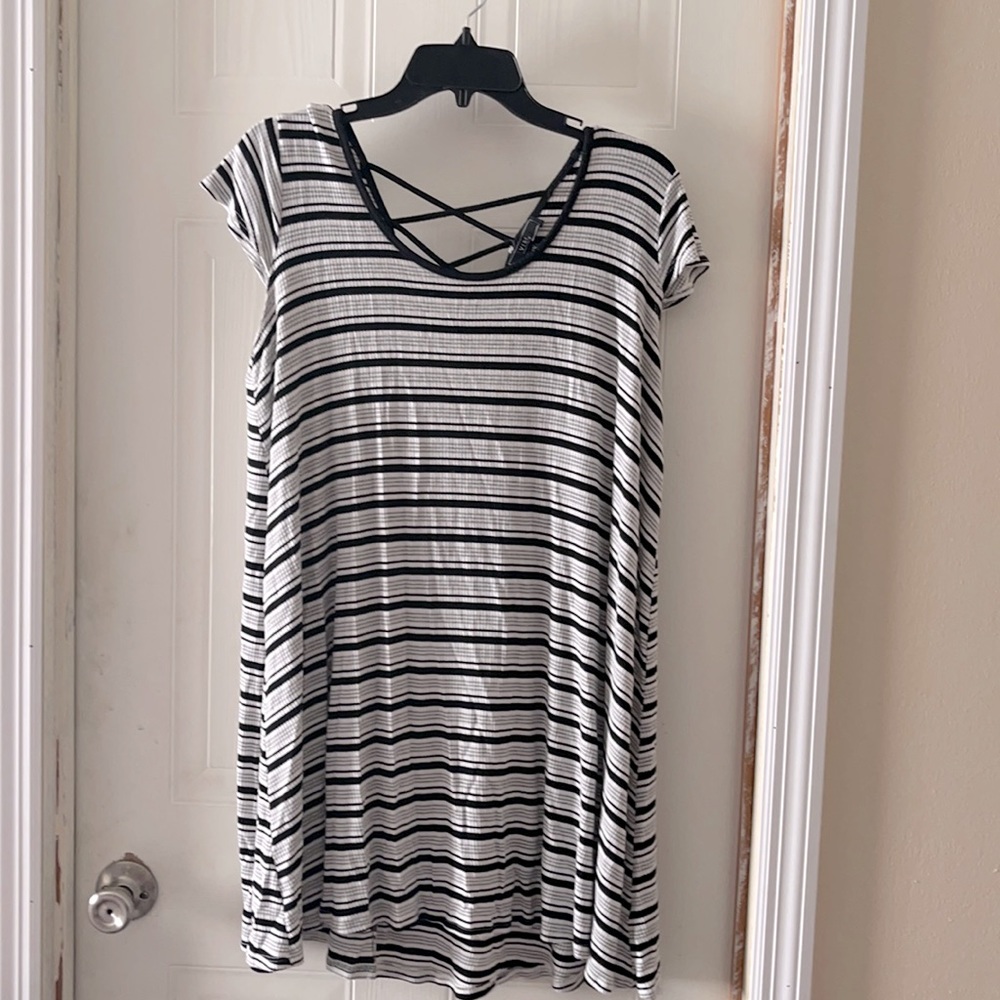 Black,white and gray mini dress short sleeves 1X